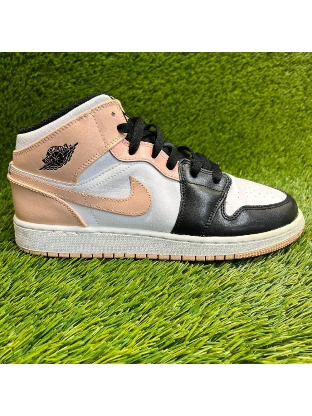 Nike Air Jordan 1 Mid Boys Size 7Y White Black Athletic Leather Shoes Sneakers